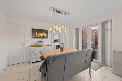 65 Balmoral Drive, Grantham, NG31 8SY