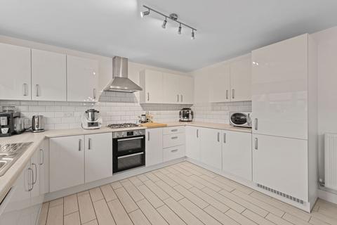 65 Balmoral Drive, Grantham, NG31 8SY