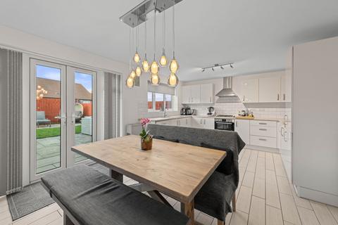 65 Balmoral Drive, Grantham, NG31 8SY