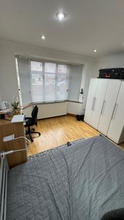 1 bedroom in a house share to rent, Cornwall Avenue, Southall