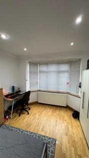 1 bedroom in a house share to rent, Cornwall Avenue, Southall