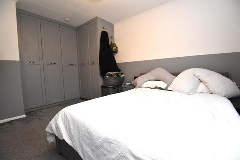 17 Adams Glade, Rochford, SS4 3LA