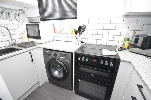 17 Adams Glade, Rochford, SS4 3LA