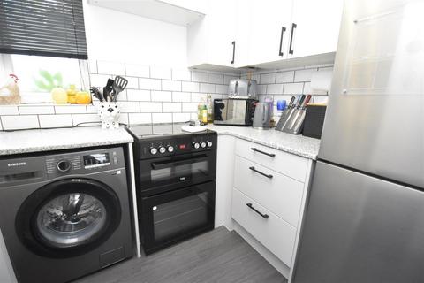 17 Adams Glade, Rochford, SS4 3LA