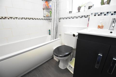 17 Adams Glade, Rochford, SS4 3LA