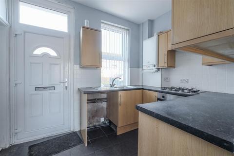 2 bedroom end of terrace house for sale, Lee Mount Road, Halifax