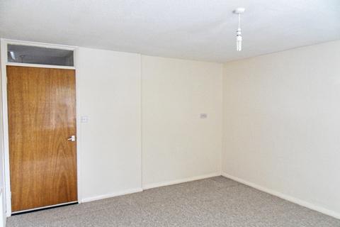 2 bedroom flat to rent, Nursery Road, Ross-on-Wye, HR9