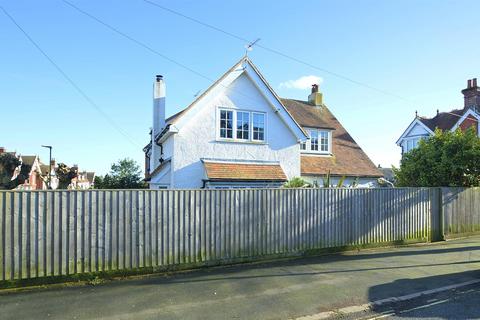 4 bedroom detached house for sale, SHORT WALK TO BEACH * SANDOWN