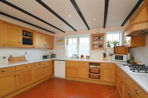 4 bedroom detached house for sale, SHORT WALK TO BEACH * SANDOWN