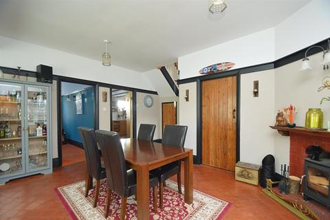 undefined, SHORT WALK TO BEACH * SANDOWN