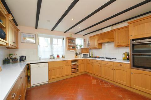 undefined, SHORT WALK TO BEACH * SANDOWN