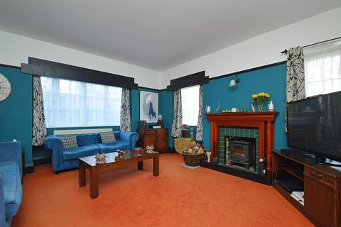 undefined, SHORT WALK TO BEACH * SANDOWN