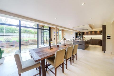 5 bedroom detached house to rent, Kingswood
