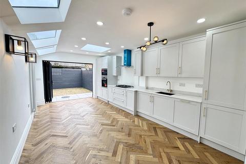 138 Dawlish Road, London, E10 6QN