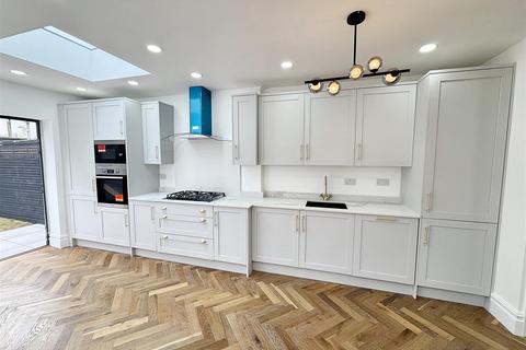 138 Dawlish Road, London, E10 6QN