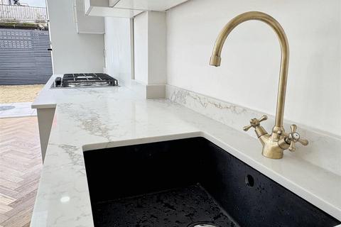 138 Dawlish Road, London, E10 6QN