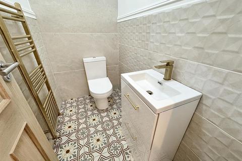 138 Dawlish Road, London, E10 6QN