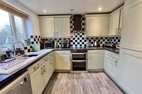 4 bedroom semi-detached house for sale, Valemount, Hadfield, Glossop