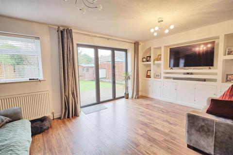 4 bedroom semi-detached house for sale, Hampden Hill, Ware SG12