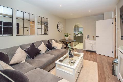 2 bedroom maisonette for sale, Cromwell Road, Warley, Brentwood