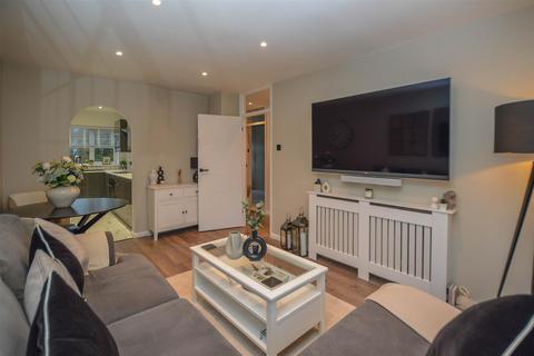 2 bedroom maisonette for sale, Cromwell Road, Warley, Brentwood