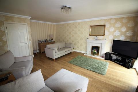 3 bedroom townhouse to rent, Whitworth Terrace, Savile Park, Halifax