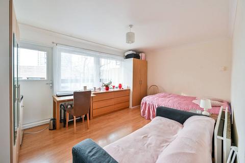 3 bedroom flat for sale, Canute Gardens, South Bermondsey, London, SE16