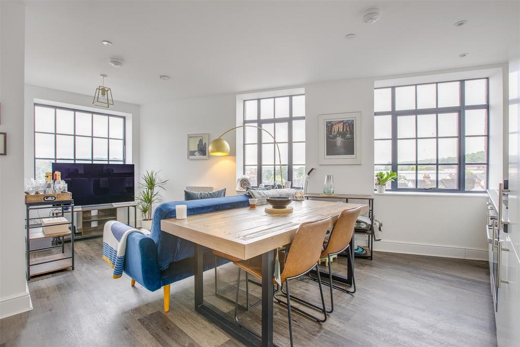 Flat 78, Birch House, Leigh Street, HP11 2 WR-10.jp