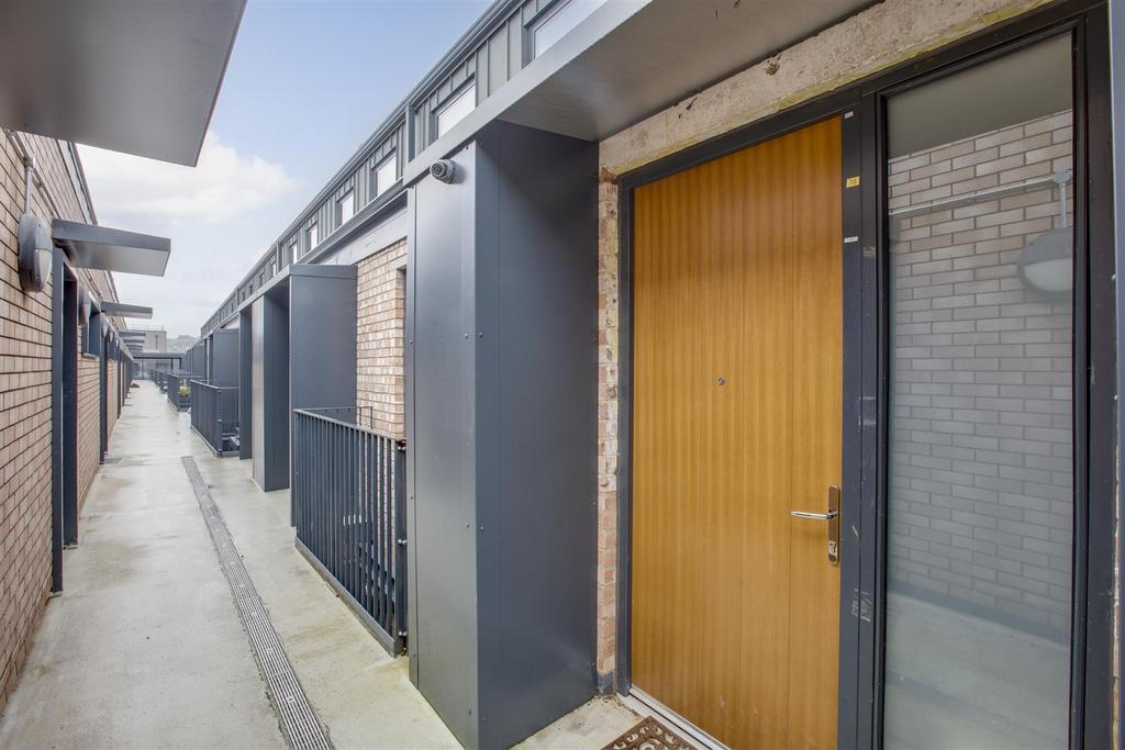 Flat 78, Birch House, Leigh Street, HP11 2 WR-15.jp
