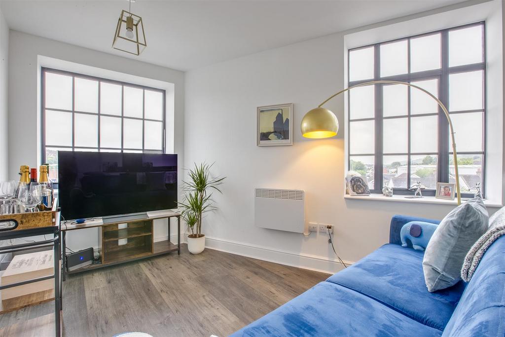 Flat 78, Birch House, Leigh Street, HP11 2 WR-11.jp