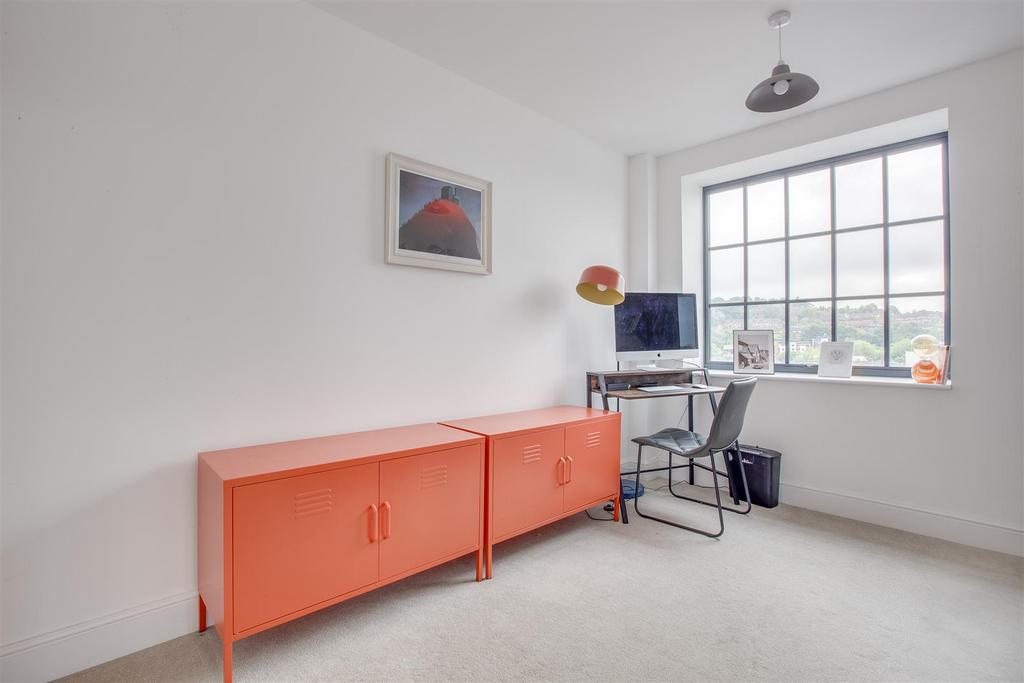 Flat 78, Birch House, Leigh Street, HP11 2 WR-5.jpg