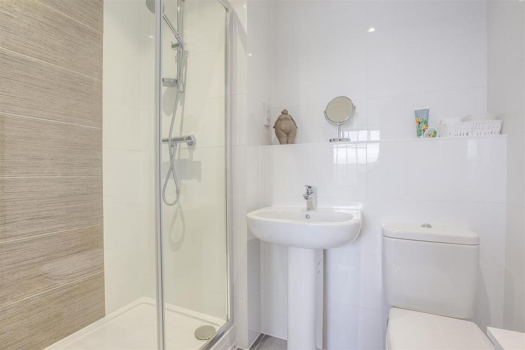 Flat 78, Birch House, Leigh Street, HP11 2 WR-4.jpg
