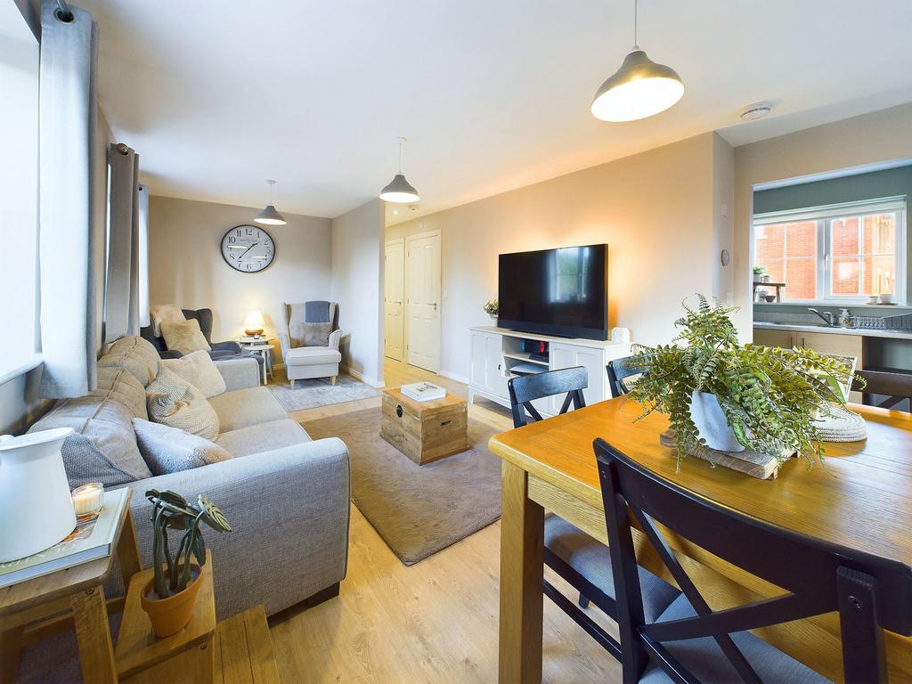 Lounge/Dining Room