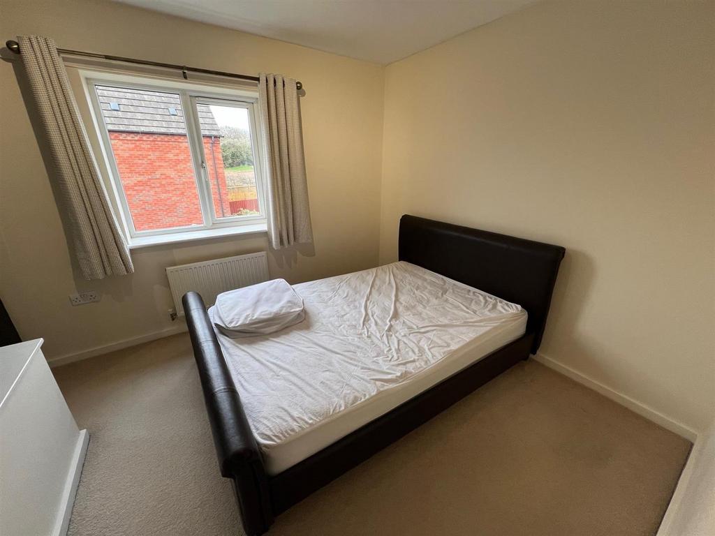 Bed 1.jpg