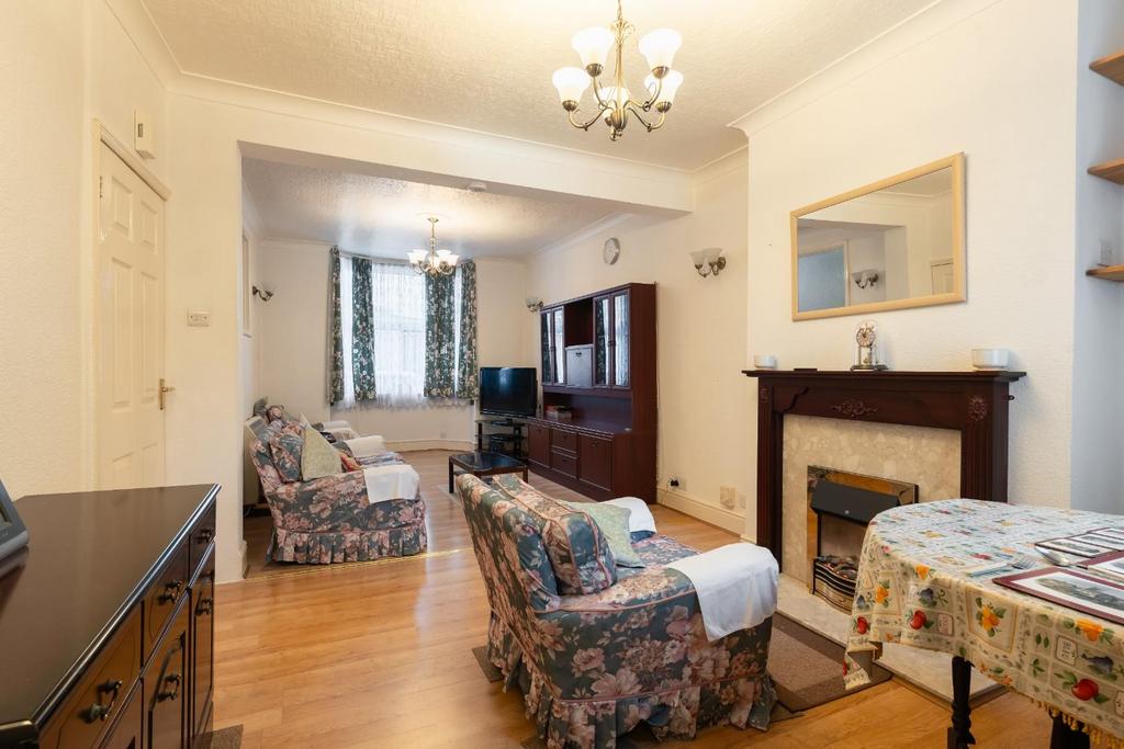 Living dining room-3.jpg