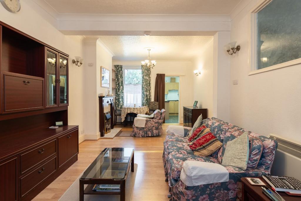 Living dining room-4.jpg