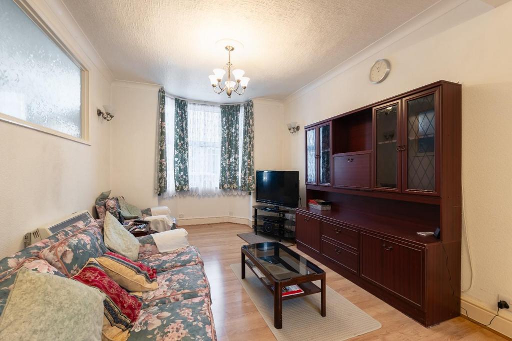Living dining room-1.jpg