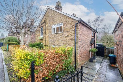 46 Beechwood Road, Caterham, CR3 6NA