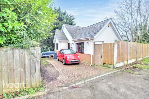 2 bedroom bungalow for sale, Clover Way, Basildon