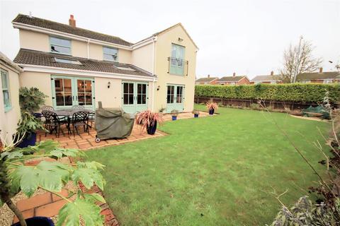 5 bedroom detached house for sale, Byfield Close, Toddington, Dunstable