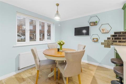 3 bedroom semi-detached house for sale, Berkley Avenue, Hailsham