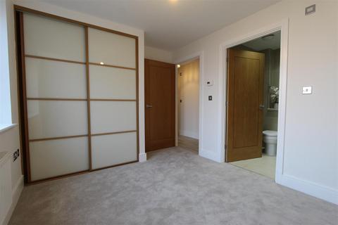 2 bedroom apartment for sale, Waterhouse Lane, Kingswood