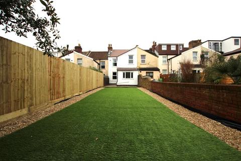 3 bedroom terraced house to rent, Quarrington Road, Bristol BS7