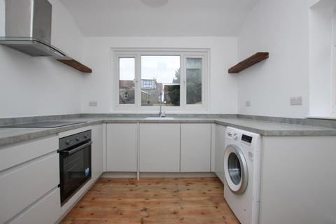 3 bedroom terraced house to rent, Quarrington Road, Bristol BS7