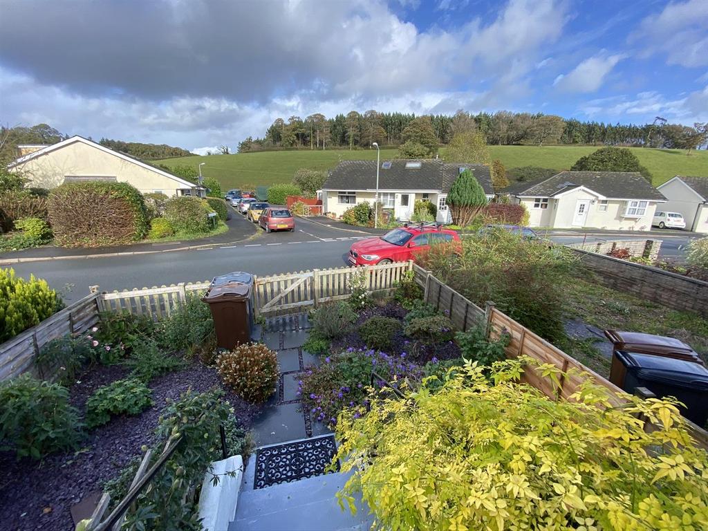 Front Garden &amp; View