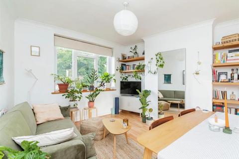 1 bedroom flat for sale, Clissold Crescent, London N16