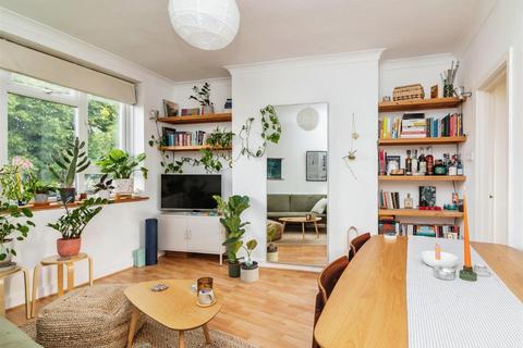 1 bedroom flat for sale, Clissold Crescent, London N16