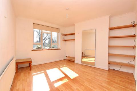 1 bedroom flat for sale, Clissold Crescent, London N16