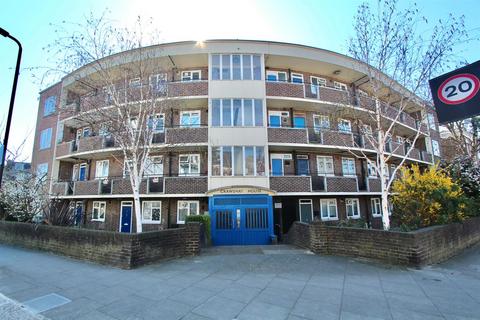 1 bedroom flat for sale, Clissold Crescent, London N16