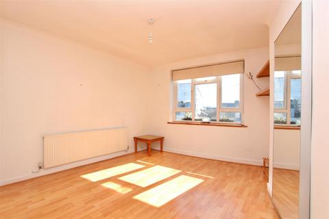 1 bedroom flat for sale, Clissold Crescent, London N16